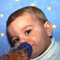 Nuckelflaschen: 16 Prozent der Dreijährigen haben schon Karies