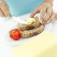 Was kommt aufs Brot? Butter contra Margarine